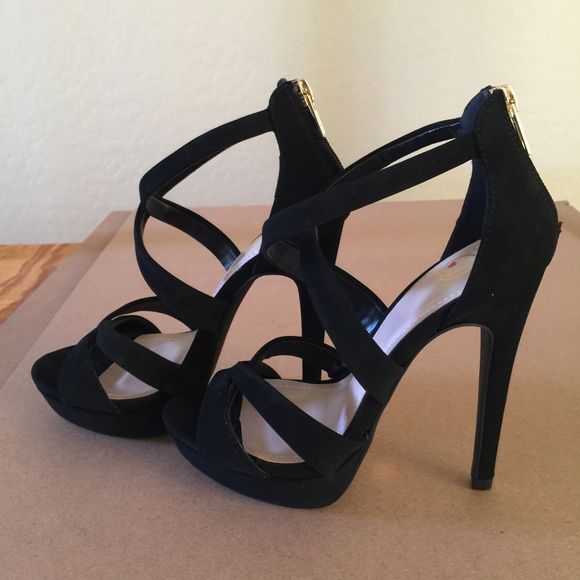 Heart in D High Heels - Picture 2 of 6